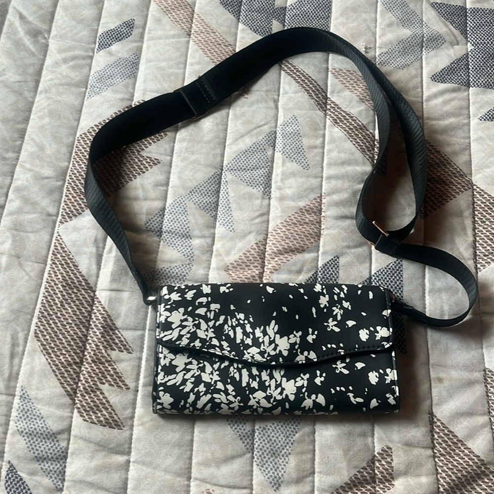 Women’s crossbody purse